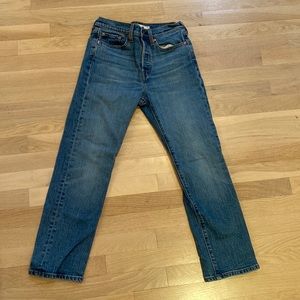 Levi wedgie straight jeans. Size 25